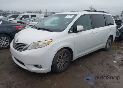 2012 Toyota Sienna Xle V6 8 Passenger z USA, uszkodzony, nr VIN 5TDYK3DC7CS275398